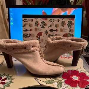 Anne Klein women’s Suede High Heeled Mules with Stacked Heel and Faux Fu…